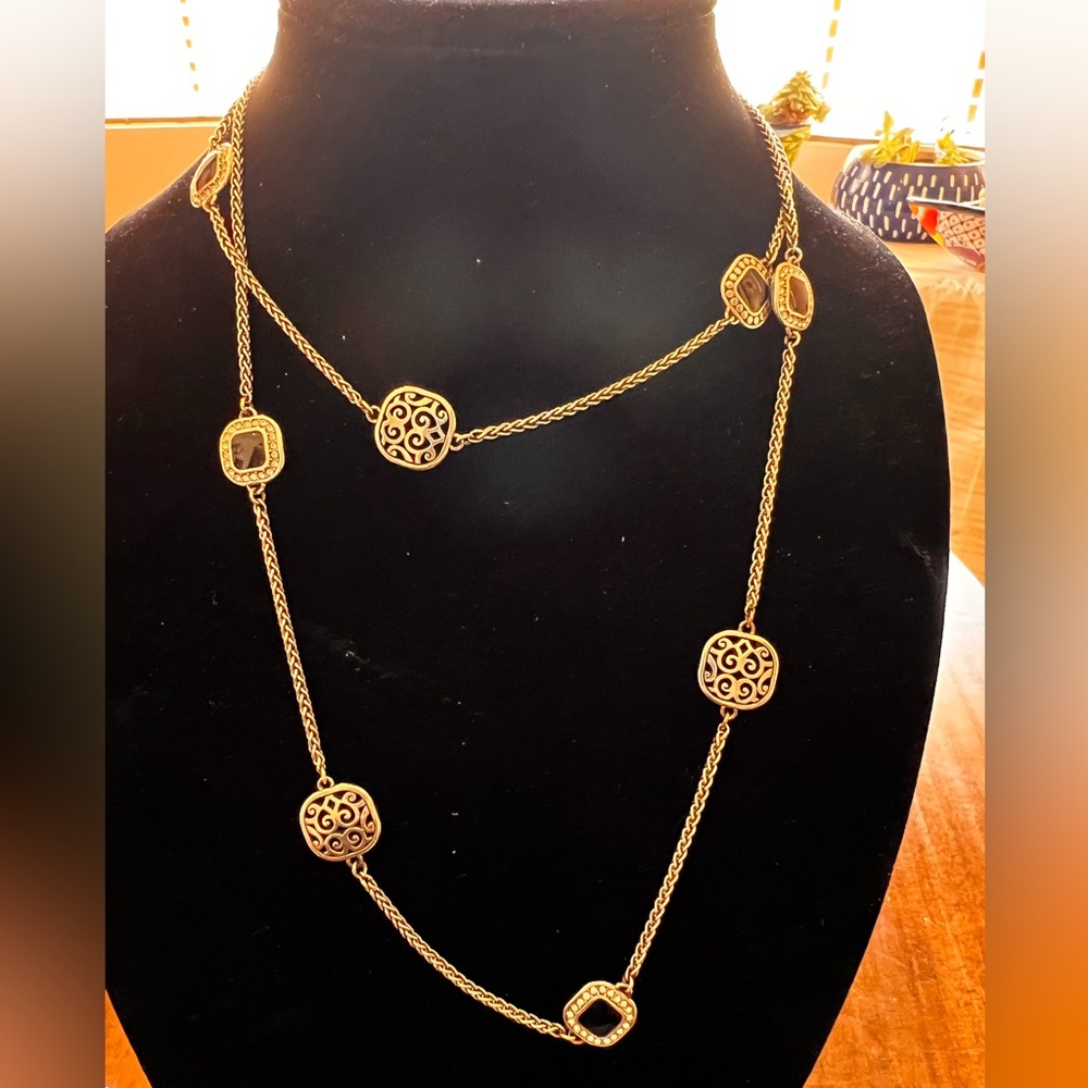 Elegant silver and black Chain Necklace